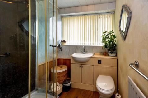 Family bathroom 1 SAPL3588-20251008-DxO_DeepPRIME 