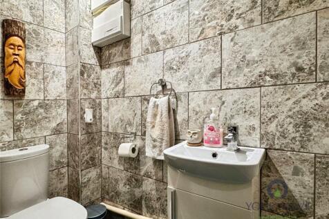 Cloakroom/Wc