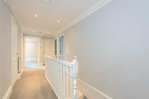 Gills Hill Lane 13.jpg