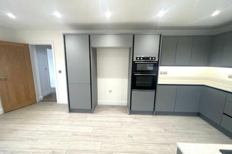 Kitchen3.JPG
