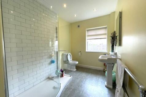 Shower Room.JPG