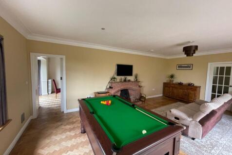 Living Room 2.JPG