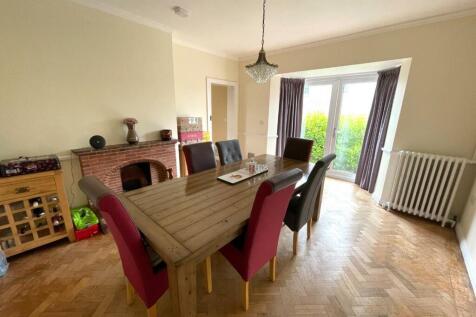 Dinning Room 2.JPG