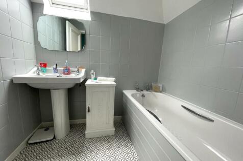 Bathroom.JPG