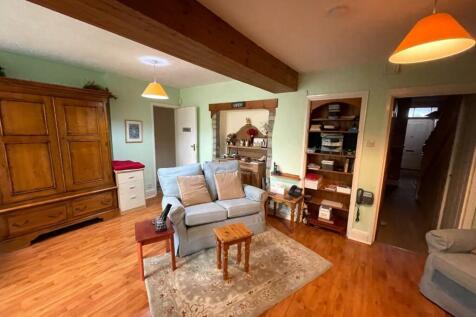 Living Room 3.JPG