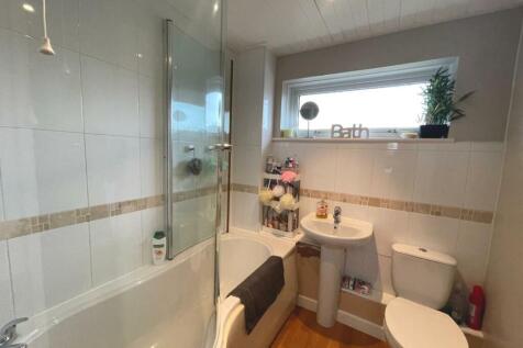 Bathroom.JPG