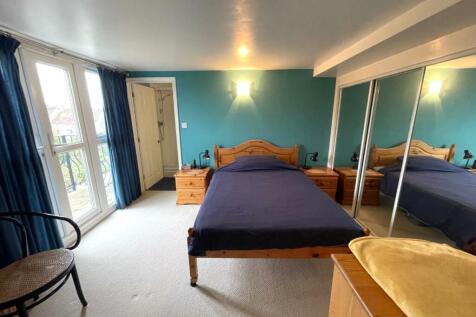 Master Bedroom.JPG