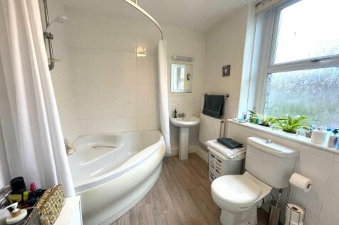 Bathroom.JPG