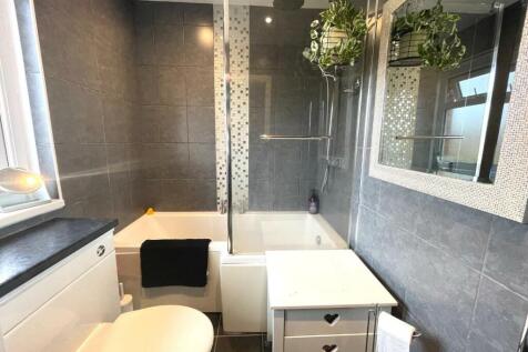 Bathroom.JPG