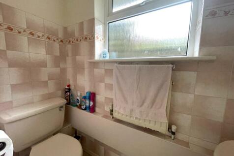 Downstairs WC.JPG