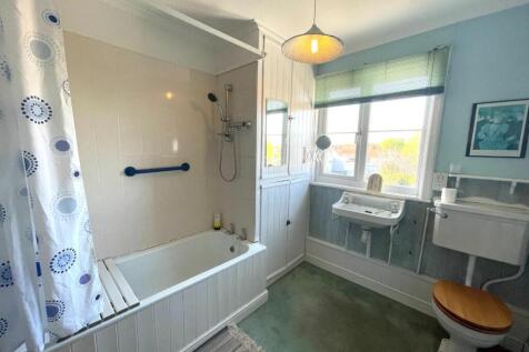 Bathroom.JPG