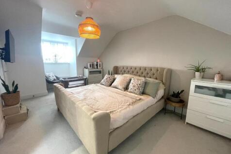 Master Bedroom.JPG