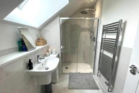 Ensuite.JPG