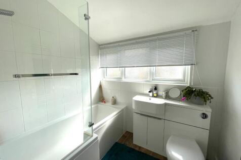 Bathroom.JPG