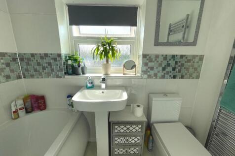 Bathroom.JPG