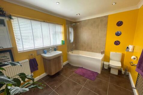 Bathroom.JPG