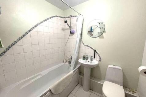 Bathroom.JPG