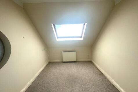 Bedroom...JPG