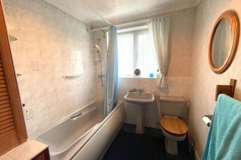 Bathroom.JPG