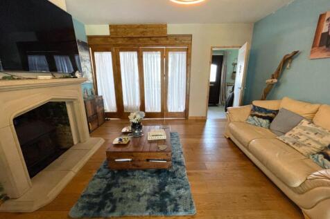 Living Room.JPG
