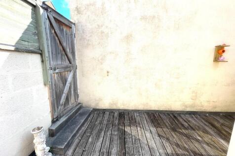 Rear Courtyard two.JPG