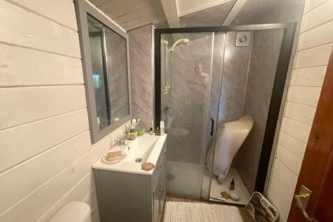 Cabin shower room.JPG