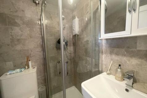 Annexe shower room.JPG