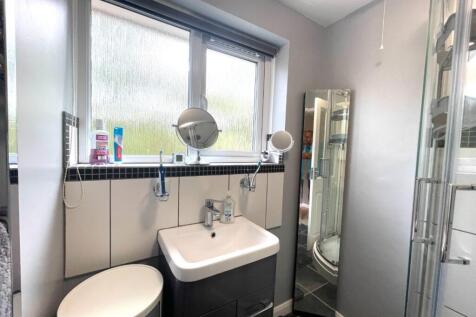 Bathroom.JPG