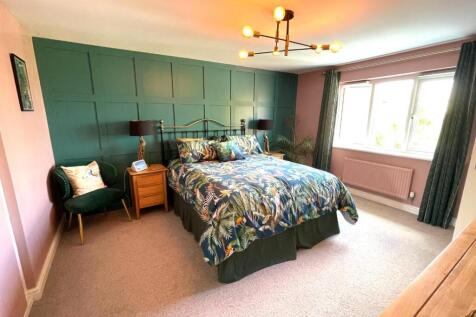 Master Bedroom.JPG
