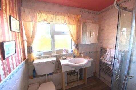 Bathroom.JPG