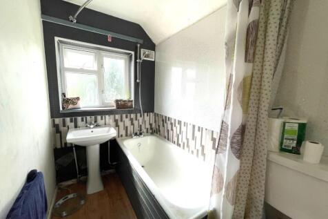 Bathroom.JPG