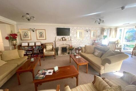 Communal Living Room.JPG