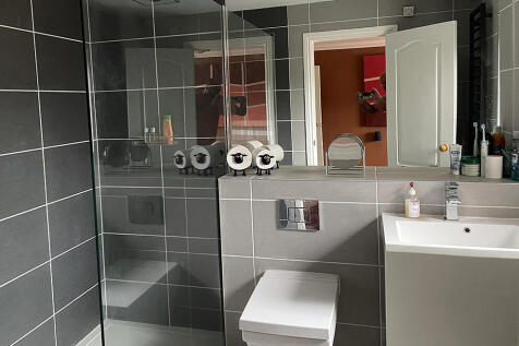 Ensuite Bathroom 