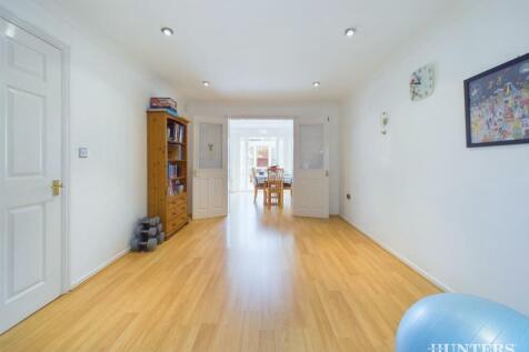 CAM03792G0-PR0057-STILL014.jpg