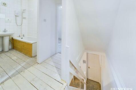 CAM03792G0-PR0132-STILL007.jpg