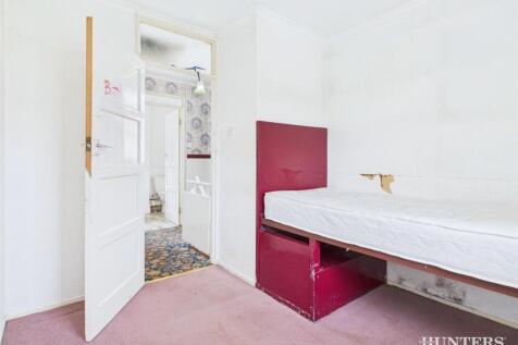 CAM03792G0-PR0200-STILL015.jpg