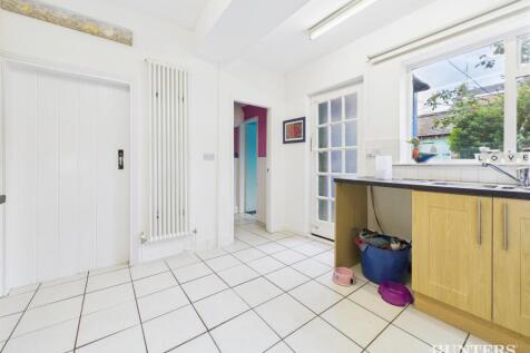 CAM03792G0-PR0278-STILL006.jpg