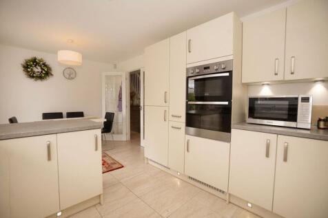 Fitted Kitchen/Breakfast Room