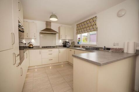 Fitted Kitchen/Breakfast Room