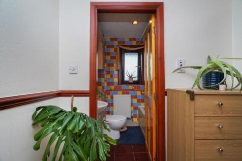 Upstairs Landing to Bathroom