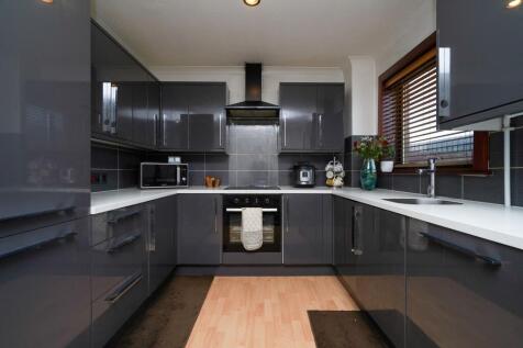Stunning kitchen with integrated applicances