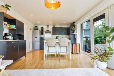 Breakfast Bar view to Open Plan Kitchen