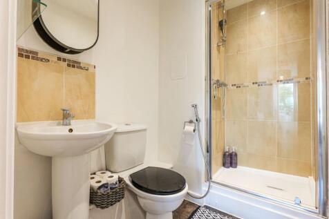 Beautiful and private Ensuite in Principal Bedroom