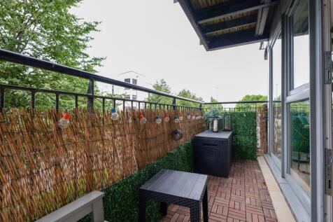 One of 2 balconies that meet at corner