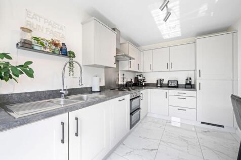 Fitted Breakfasting Kitchen