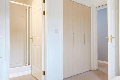 Large double bedroom with spacious built-in wardrobe