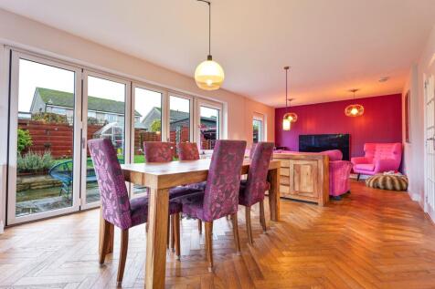 Lounge/Dining/Family Room