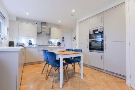 Breakfasting Kitchen