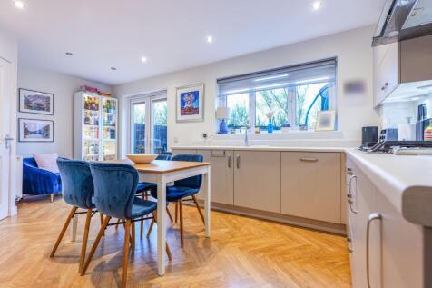 Breakfasting Kitchen