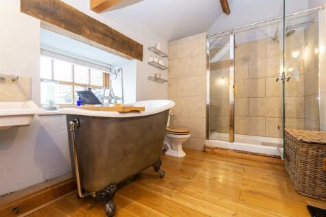 BATHROOM/WC